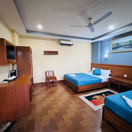 Jungle Wildlife Camp Hotel Sauraha Ngoại thất bức ảnh