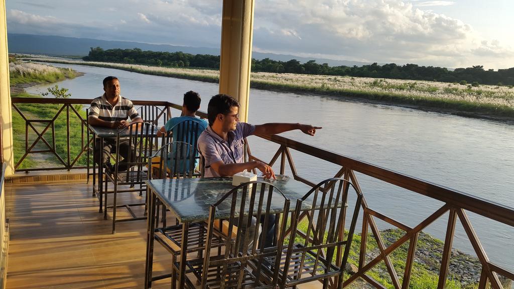Jungle Wildlife Camp Hotel Sauraha Ngoại thất bức ảnh