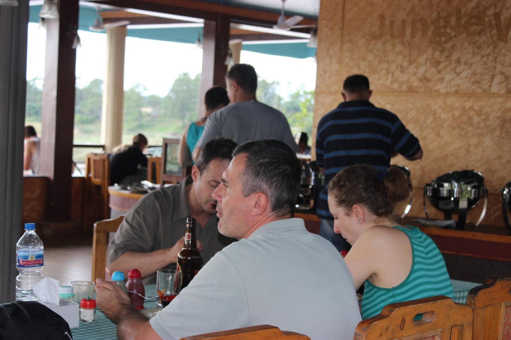 Jungle Wildlife Camp Hotel Sauraha Ngoại thất bức ảnh