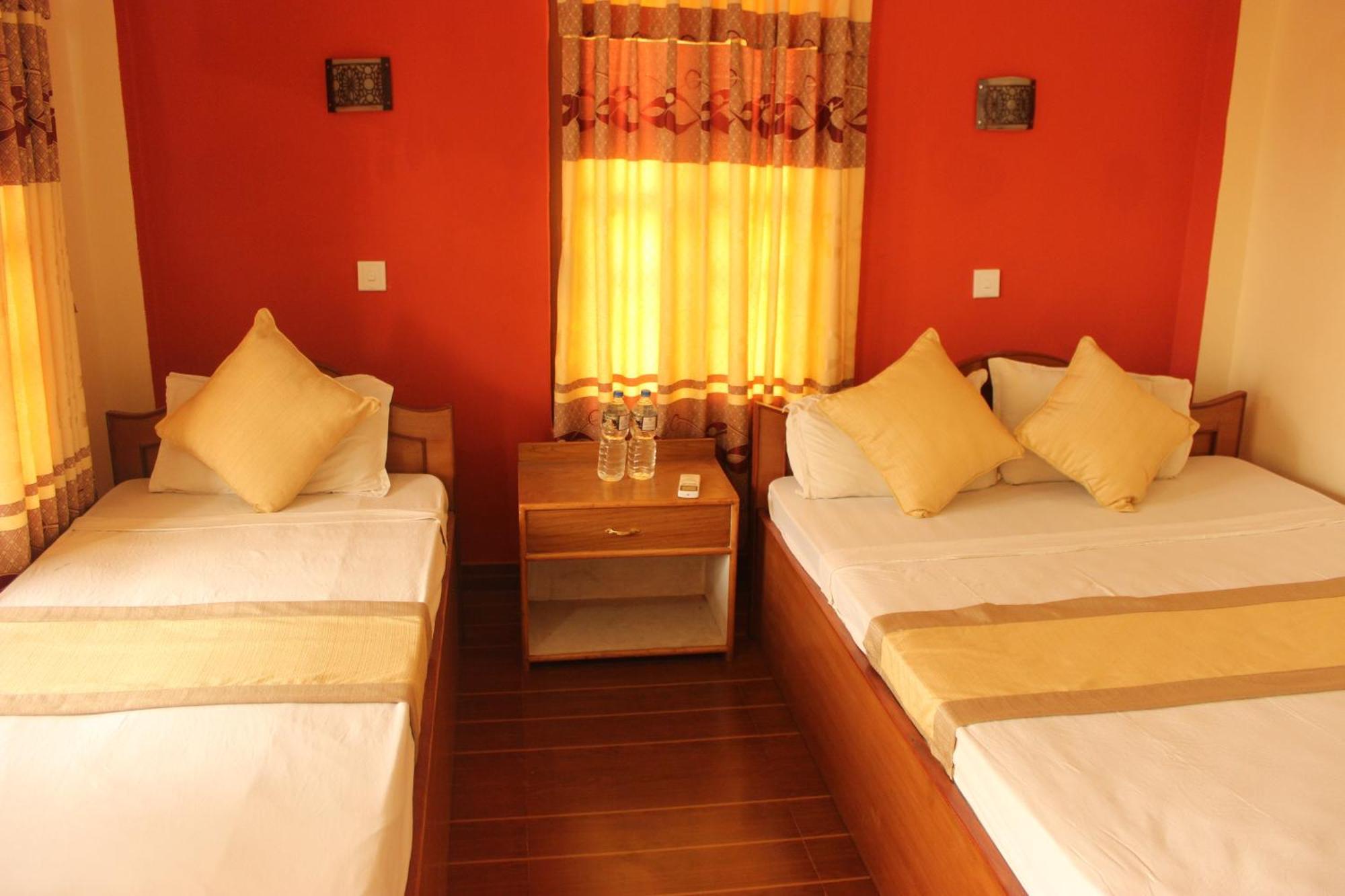 Jungle Wildlife Camp Hotel Sauraha Phòng bức ảnh