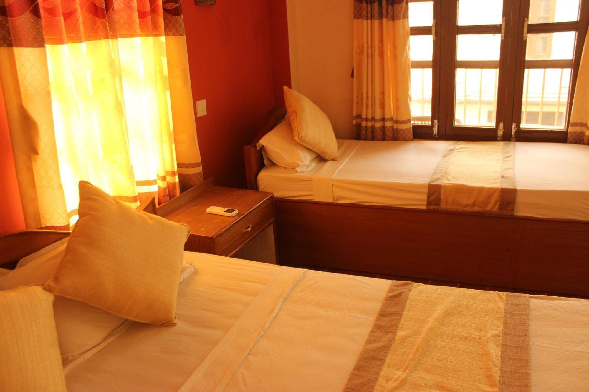 Jungle Wildlife Camp Hotel Sauraha Phòng bức ảnh