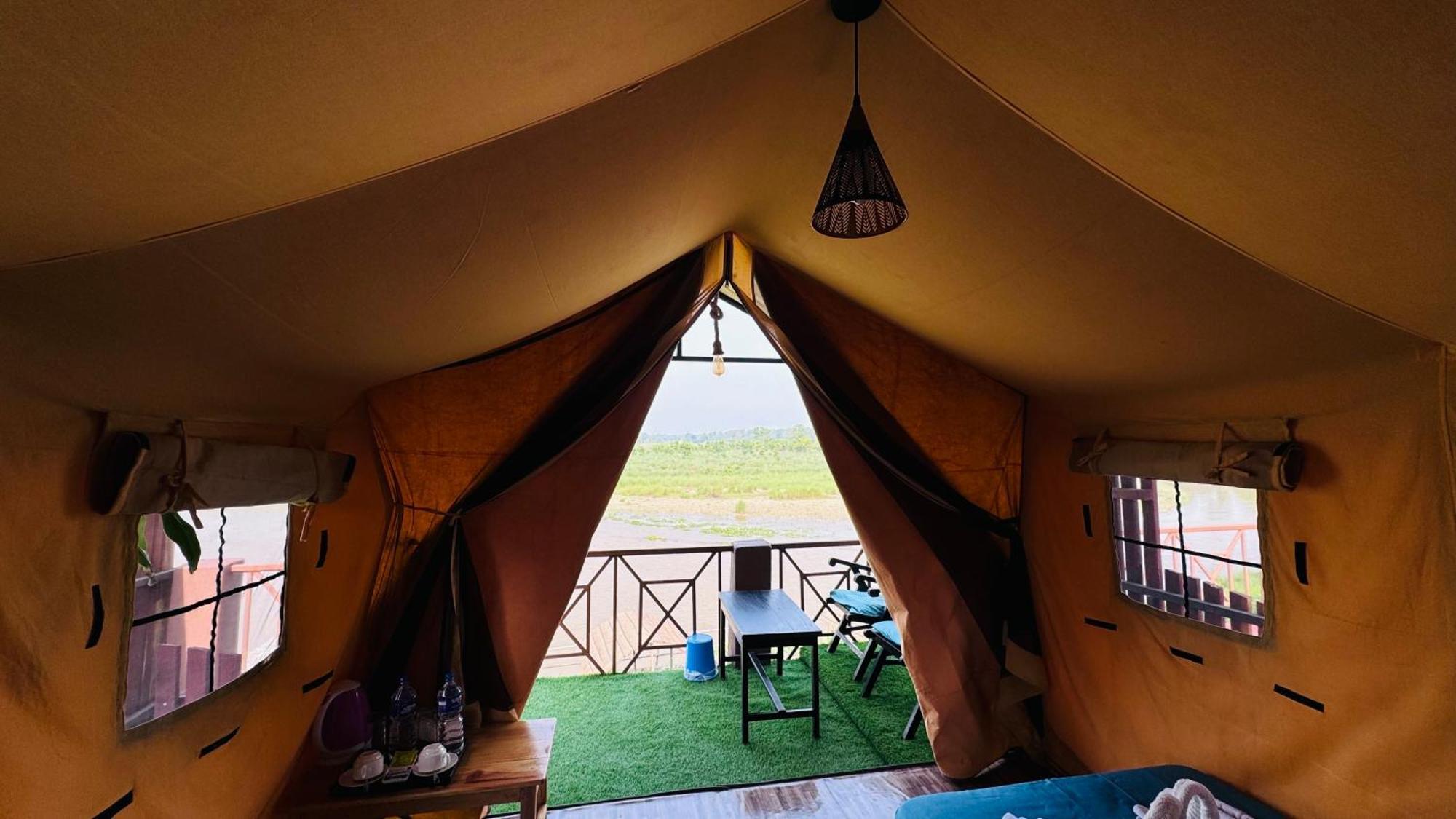 Jungle Wildlife Camp Hotel Sauraha Ngoại thất bức ảnh