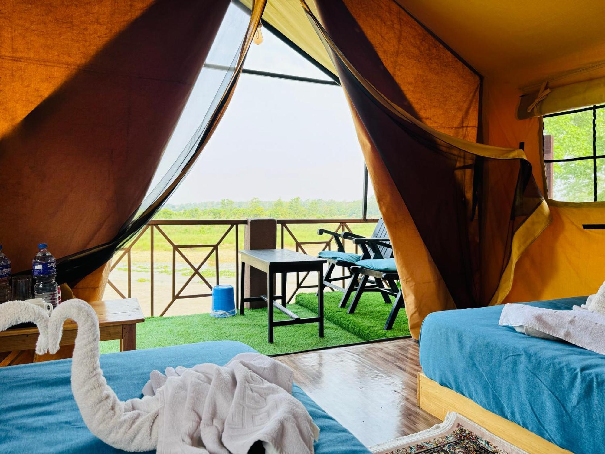 Jungle Wildlife Camp Hotel Sauraha Ngoại thất bức ảnh