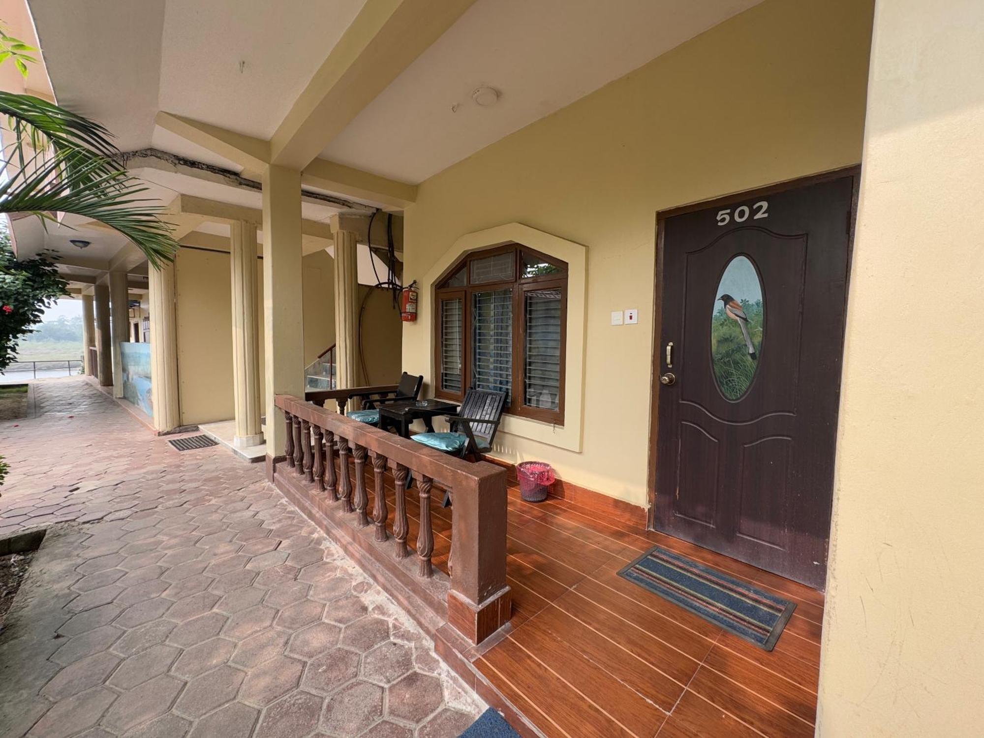 Jungle Wildlife Camp Hotel Sauraha Ngoại thất bức ảnh