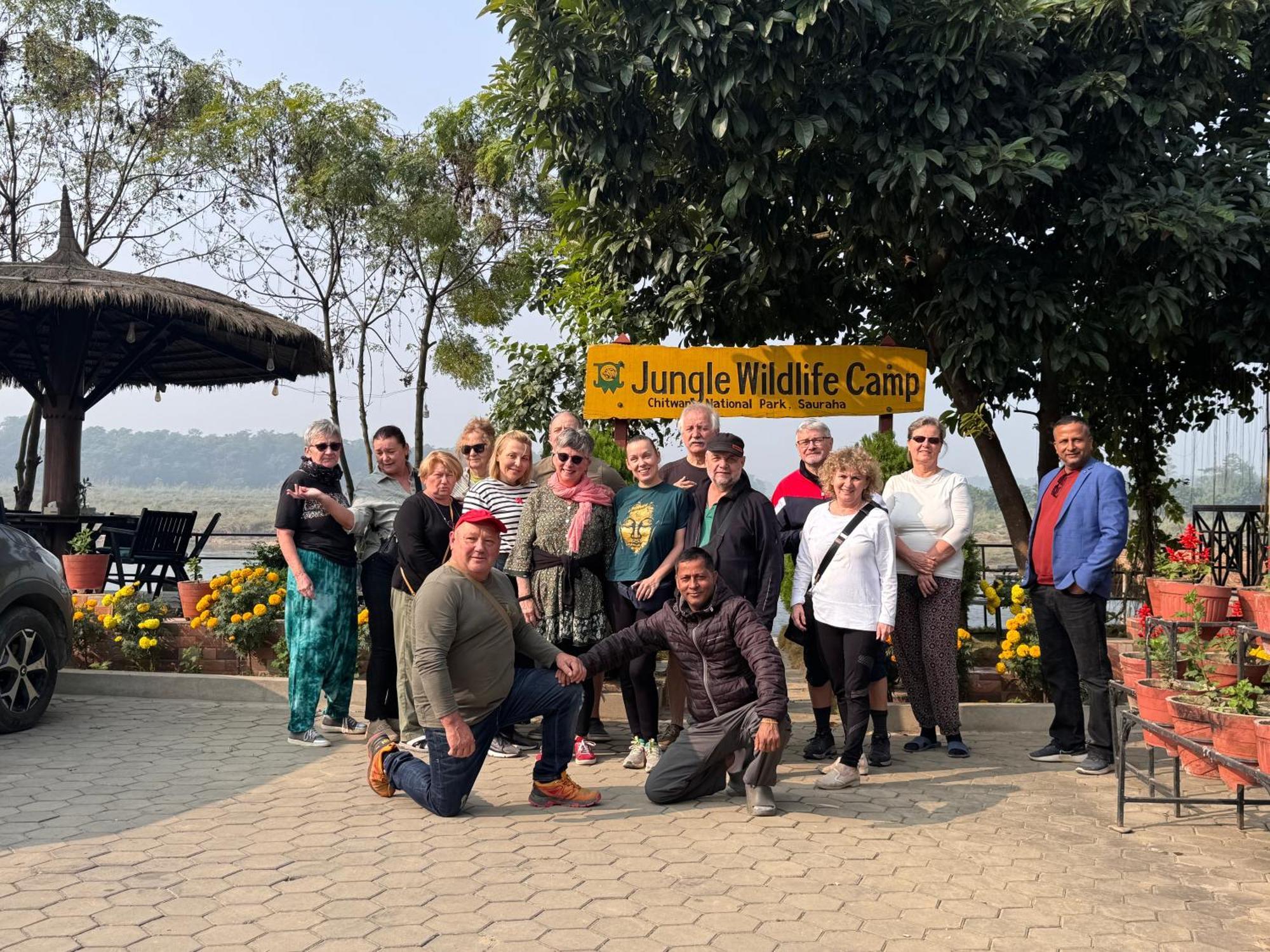 Jungle Wildlife Camp Hotel Sauraha Ngoại thất bức ảnh