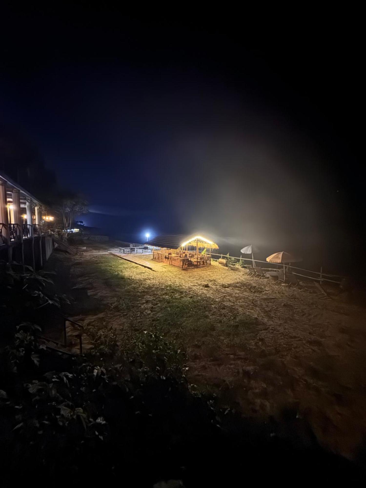 Jungle Wildlife Camp Hotel Sauraha Ngoại thất bức ảnh