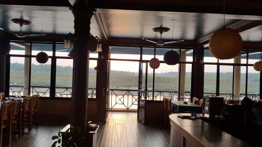 Jungle Wildlife Camp Hotel Sauraha Ngoại thất bức ảnh