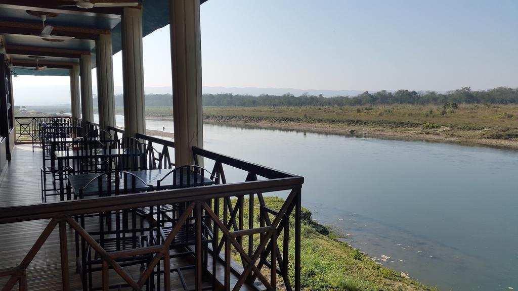 Jungle Wildlife Camp Hotel Sauraha Ngoại thất bức ảnh