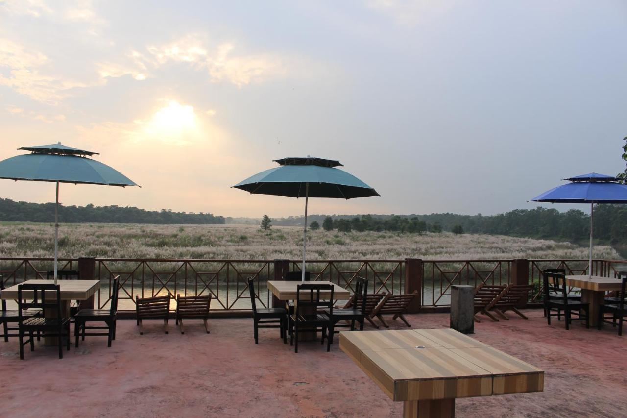 Jungle Wildlife Camp Hotel Sauraha Ngoại thất bức ảnh