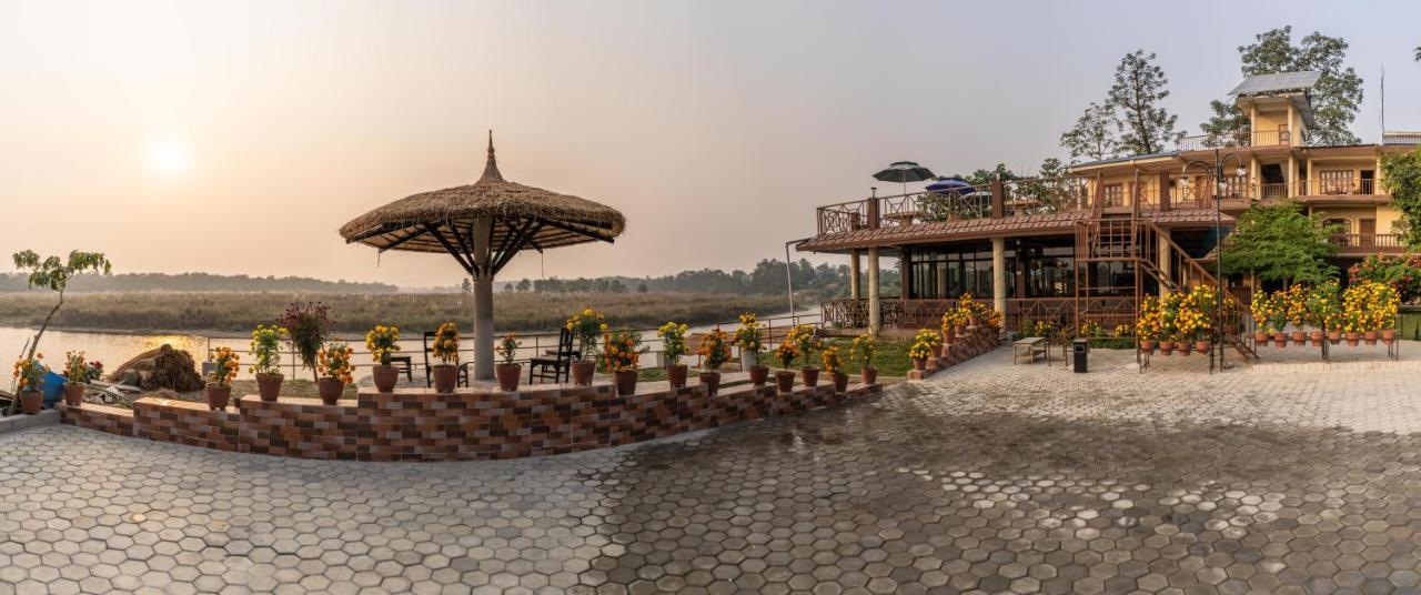 Jungle Wildlife Camp Hotel Sauraha Ngoại thất bức ảnh