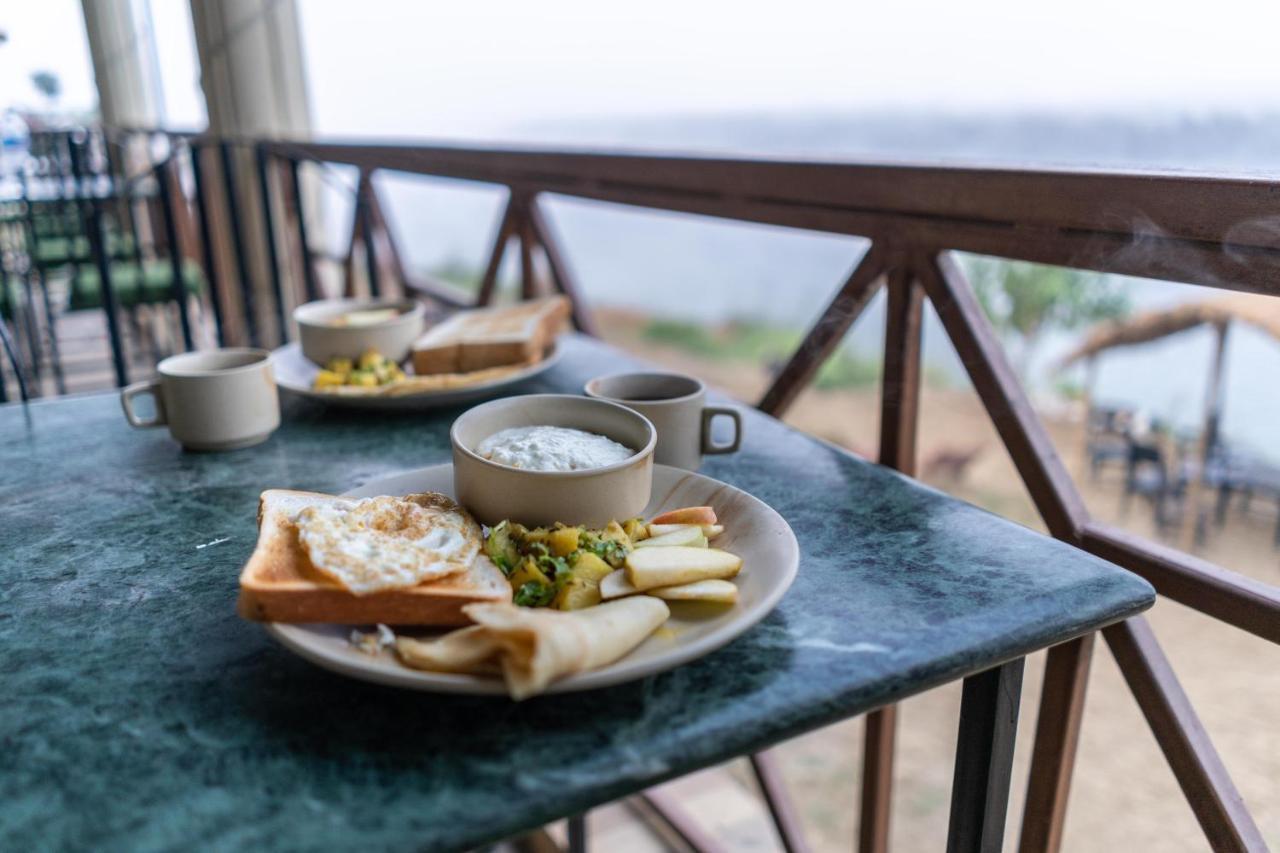 Jungle Wildlife Camp Hotel Sauraha Ngoại thất bức ảnh
