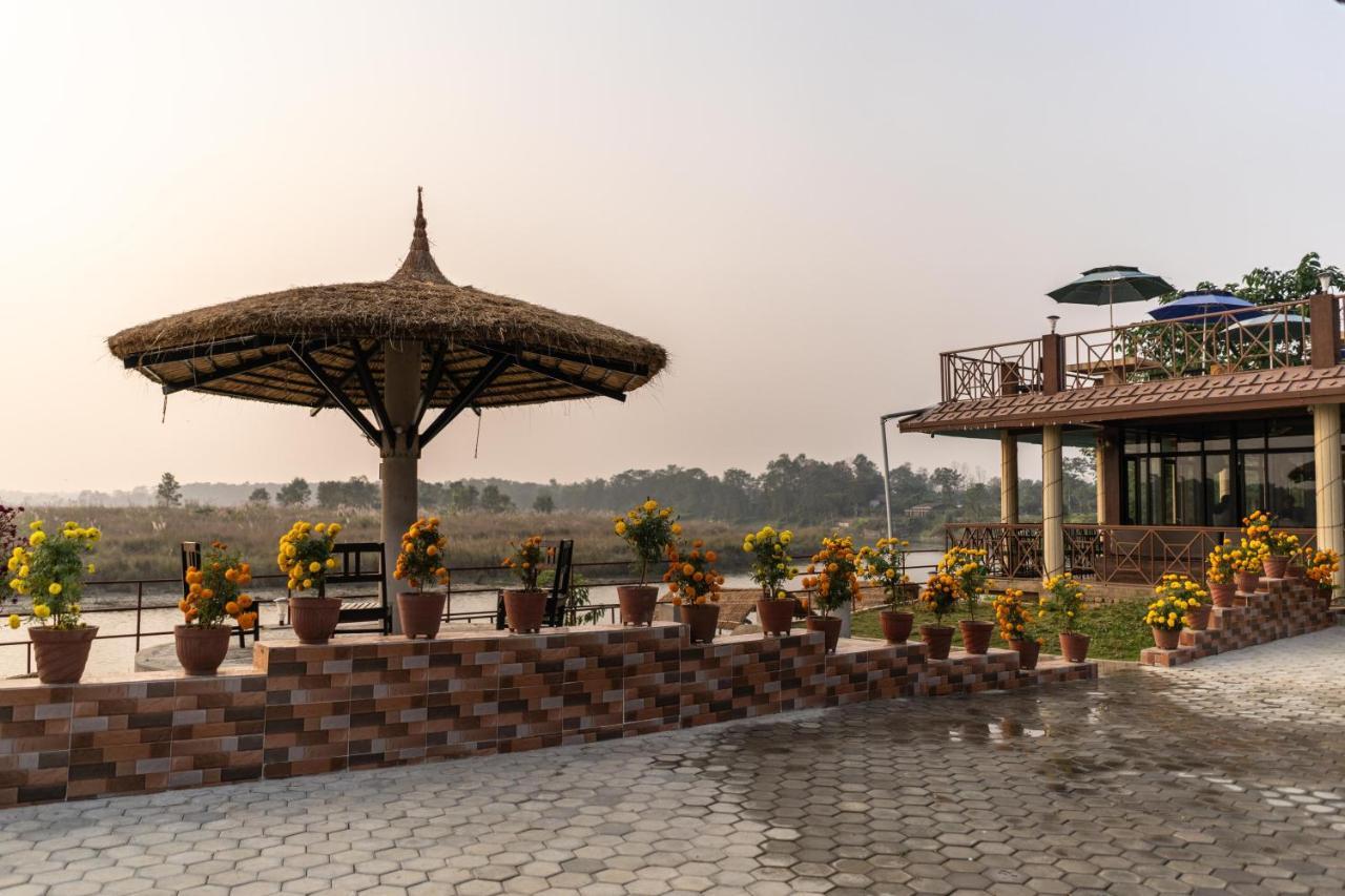 Jungle Wildlife Camp Hotel Sauraha Ngoại thất bức ảnh