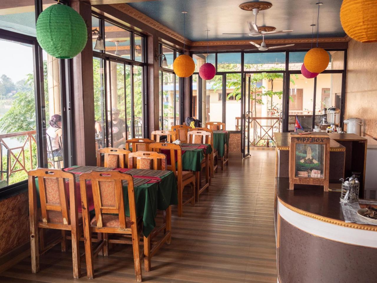 Jungle Wildlife Camp Hotel Sauraha Ngoại thất bức ảnh