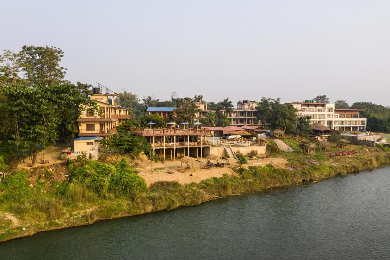 Jungle Wildlife Camp Hotel Sauraha Ngoại thất bức ảnh