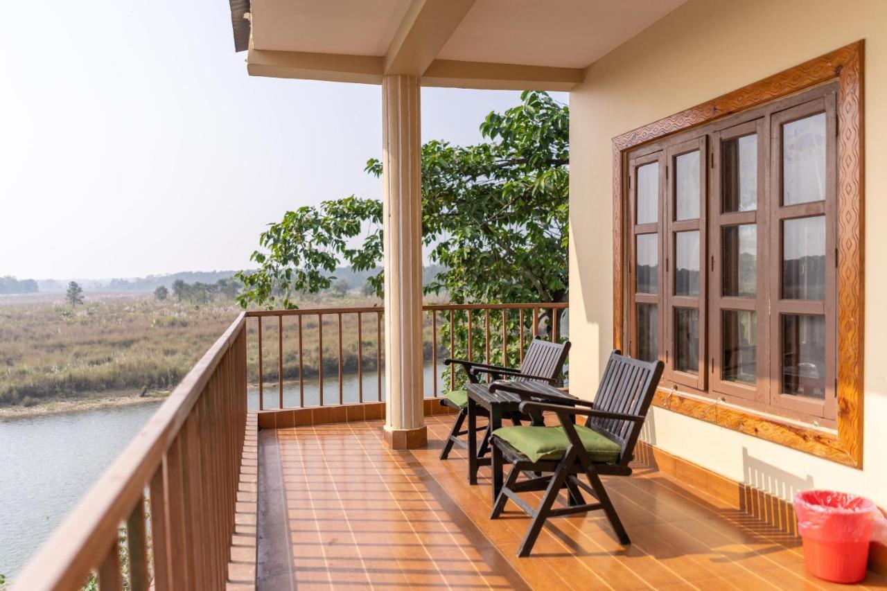 Jungle Wildlife Camp Hotel Sauraha Ngoại thất bức ảnh
