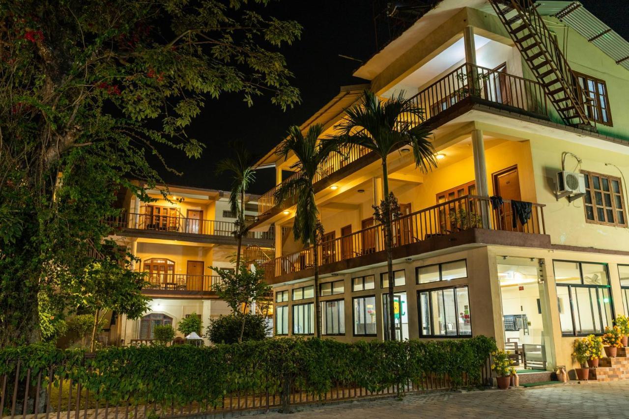 Jungle Wildlife Camp Hotel Sauraha Ngoại thất bức ảnh