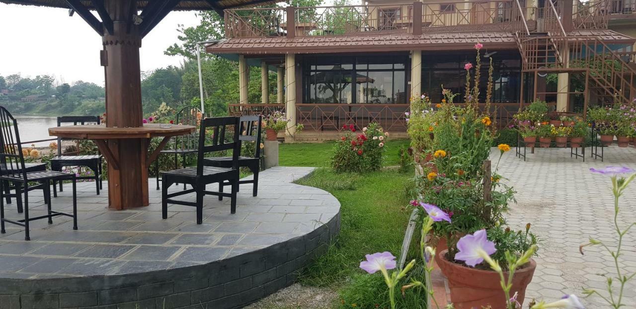Jungle Wildlife Camp Hotel Sauraha Ngoại thất bức ảnh