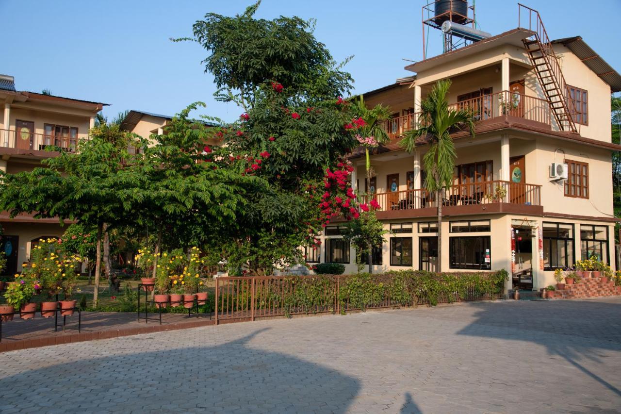 Jungle Wildlife Camp Hotel Sauraha Ngoại thất bức ảnh